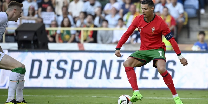 Ronaldo hứng chịu những hành động quá khích trong khi thi đấu